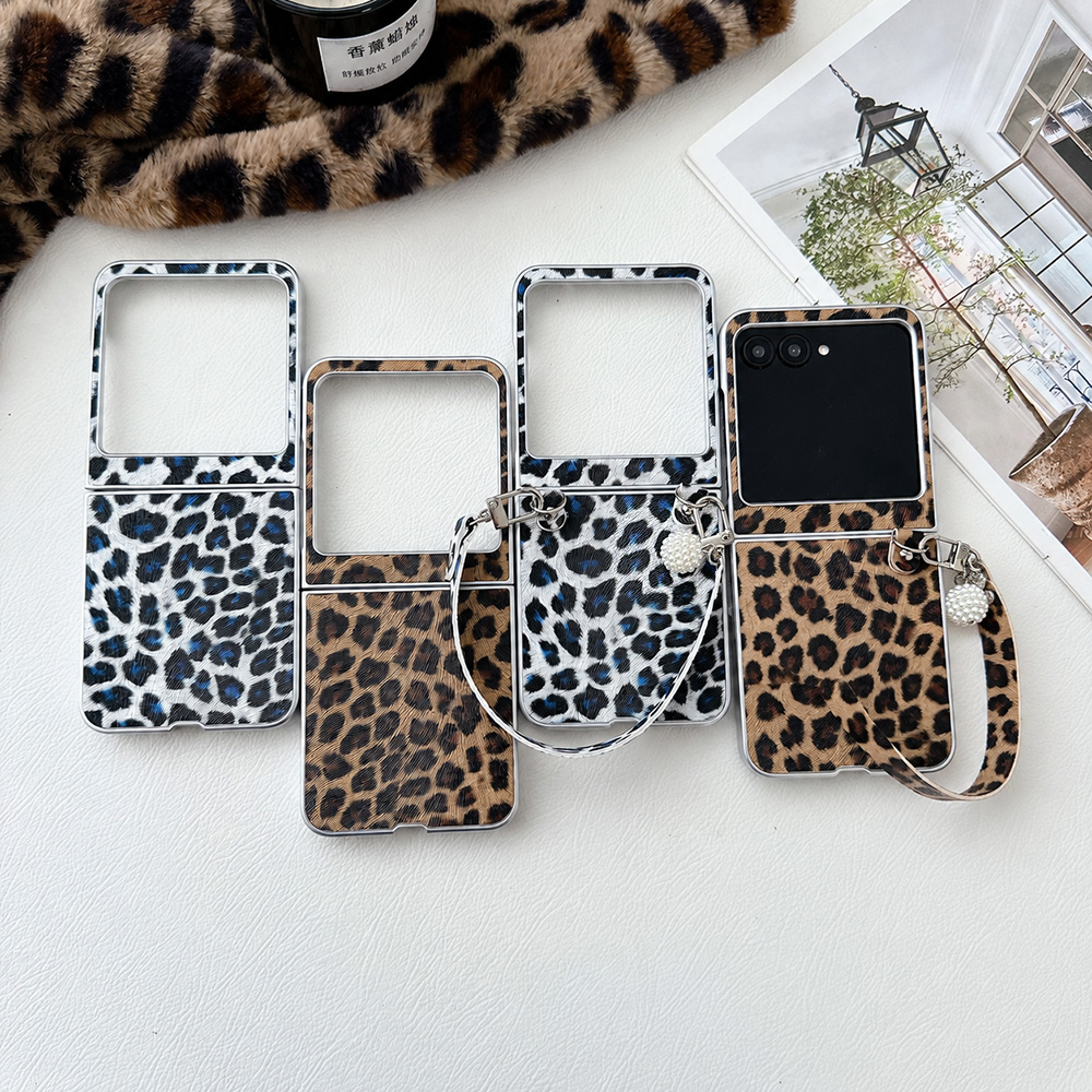 Tech Computer Accessories - Leopar Baskılı Katlanabilir Kapaklı Telefon Kılıfı